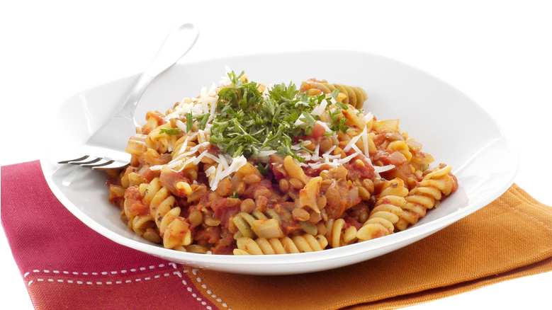 Rotini-Pasta-with-Lentil-and-Tomato